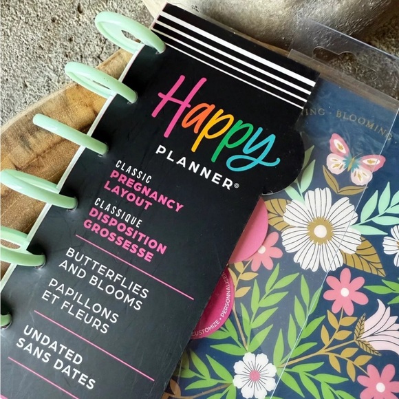 Undated Butterflies & Blooms Pregnancy Happy Planner Classic Pregnancy Layout 9 - Picture 5 of 6